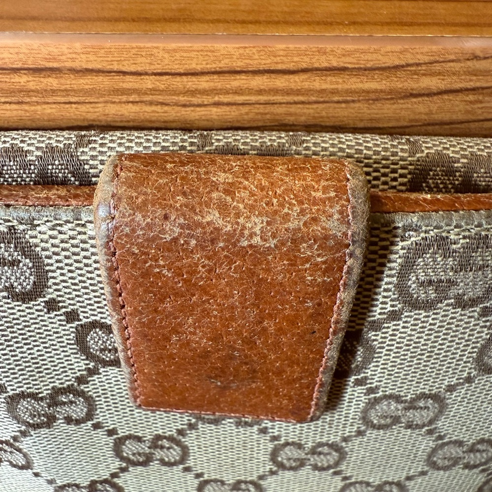 Gucci Beige and Brown Monogram Wallet - Picture 4 of 12